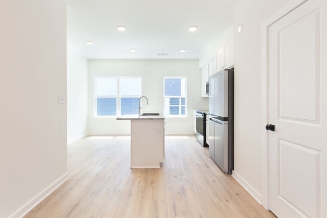 Building Photo - $500 Move In Special: Newly Constructed 3/3.5 located in Chosewood Park!