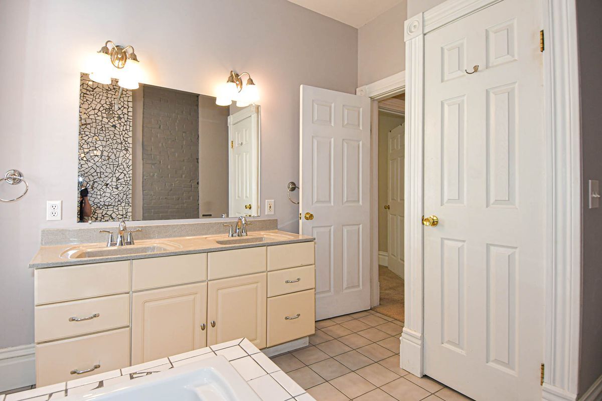 Building Photo - 2322 Virginia Ave