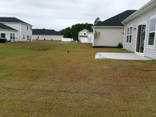 Building Photo - Spacious 4 bedroom home located in Clear Pond