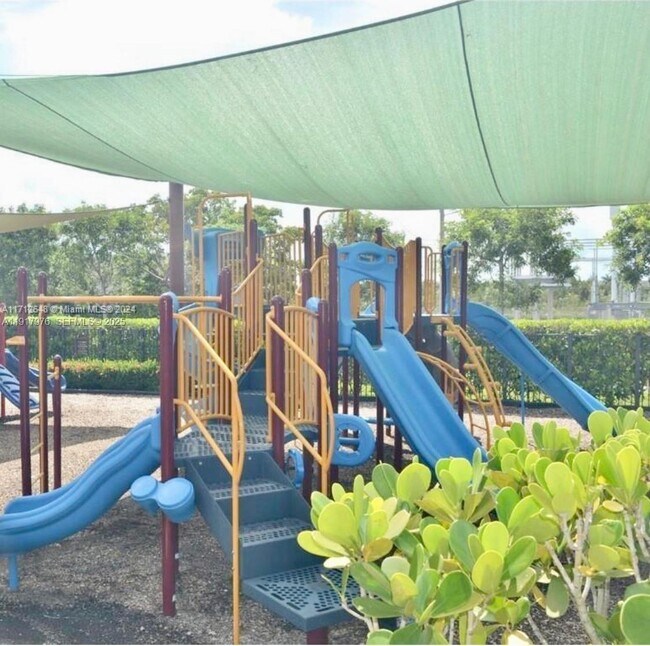 Building Photo - 10620 NW 88th St