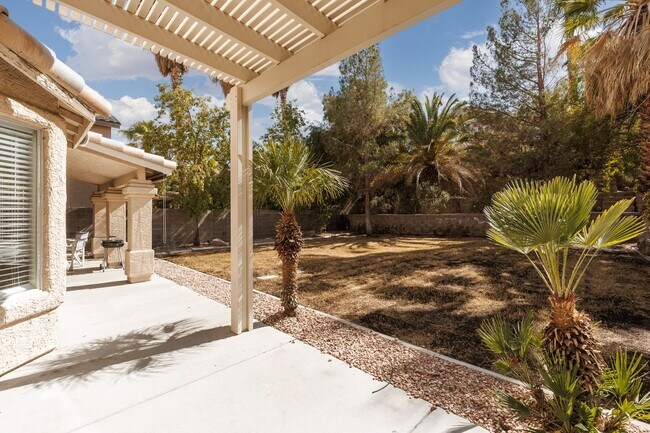 Building Photo - Good sized Summerlin home with large backyard