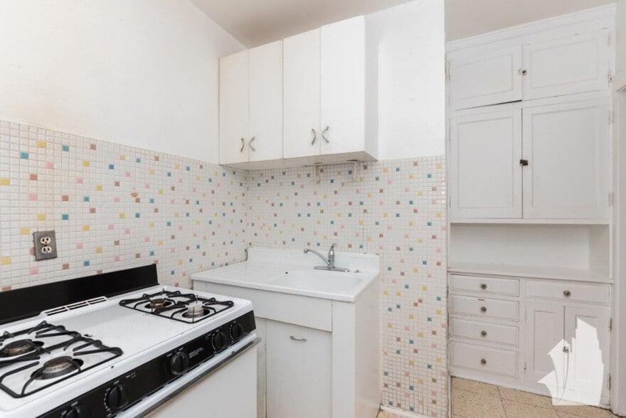 Building Photo - 3701 N Hoyne Ave