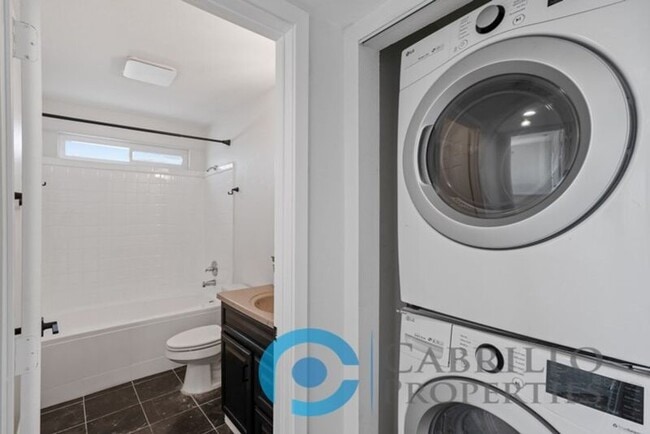 Building Photo - 526 11th St