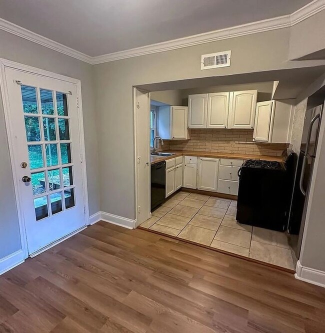 Building Photo - 1470 Antoinette Ave