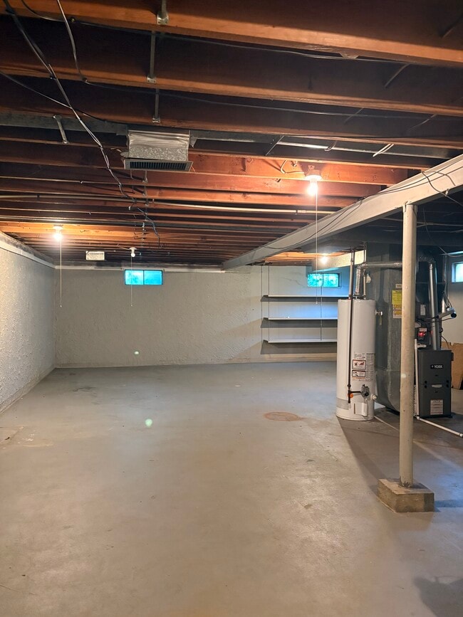Building Photo - 214 Coburg Dr