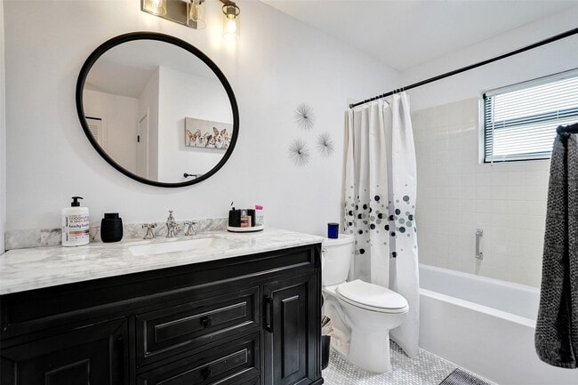 Building Photo - 4840 Greentree Ln