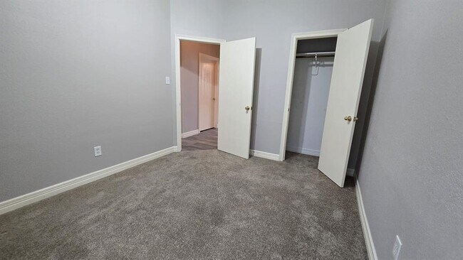 Building Photo - 6011 Decker Ridge Ct