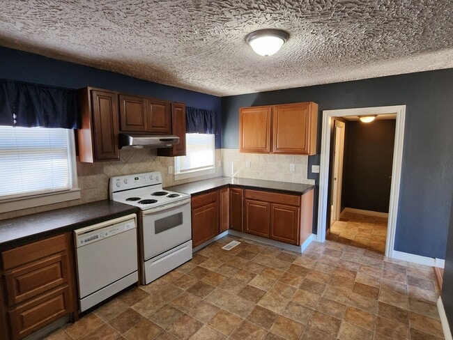 Building Photo - 318 W Feather Pl