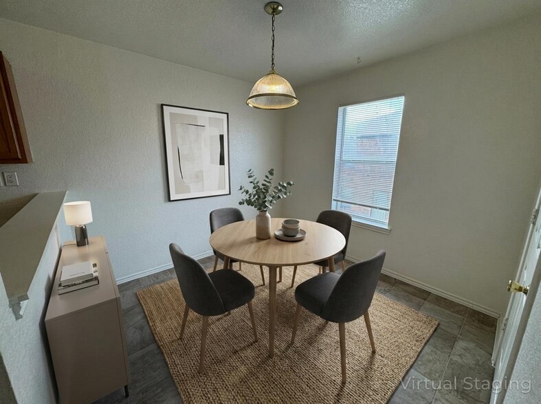 Building Photo - 3301 Hereford Ln