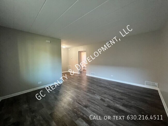 Building Photo - 324 Wilson Ave