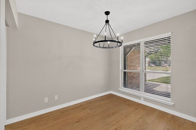 Building Photo - Newly Renovated Home In Grapevine Ready To Be Yours!!!!