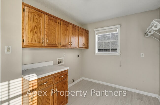 Building Photo - 13109 Sandbourne S