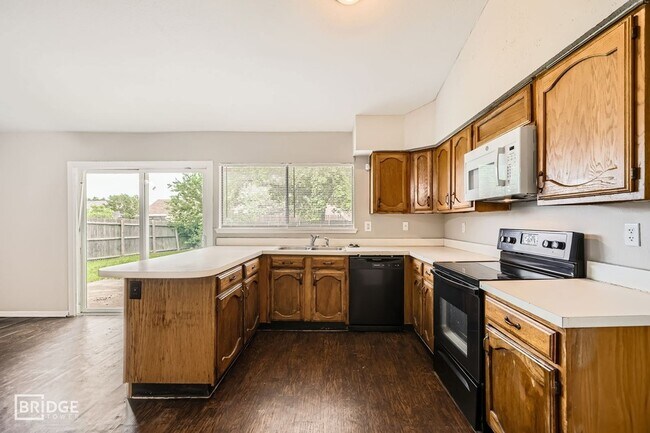 Building Photo - 8314 Kensington Dr