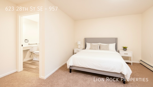 Building Photo - 623 28th St SE