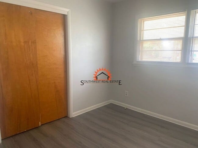 Building Photo - Beautiful 3 bedroom 2 bath home with a 1 car garage.available 4/1/25