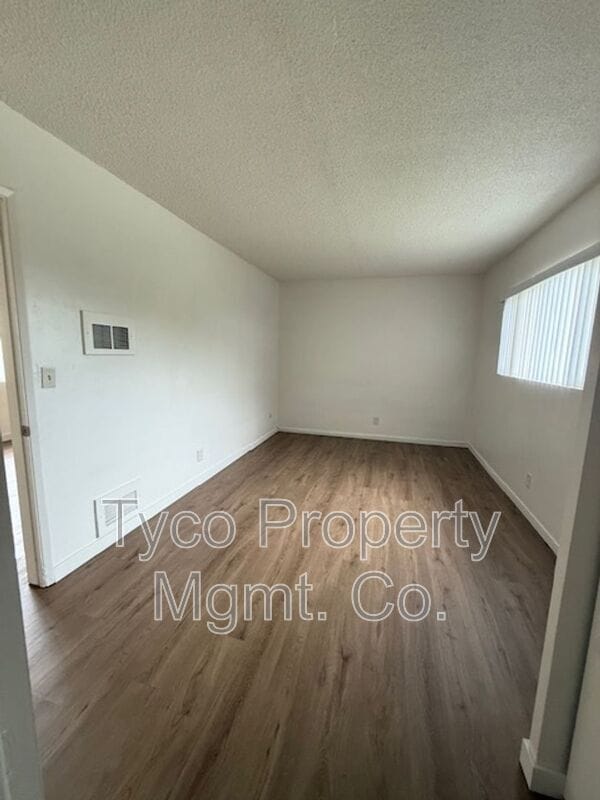 Building Photo - 152 Third Avenue