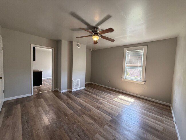 Building Photo - 129 3rd Ave
