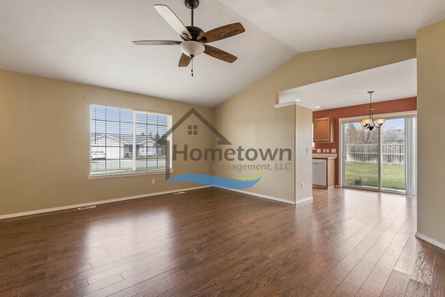 Building Photo - Spacious 3 Bedroom 2 bath Corner Lot Home with Private Fenced Backyard