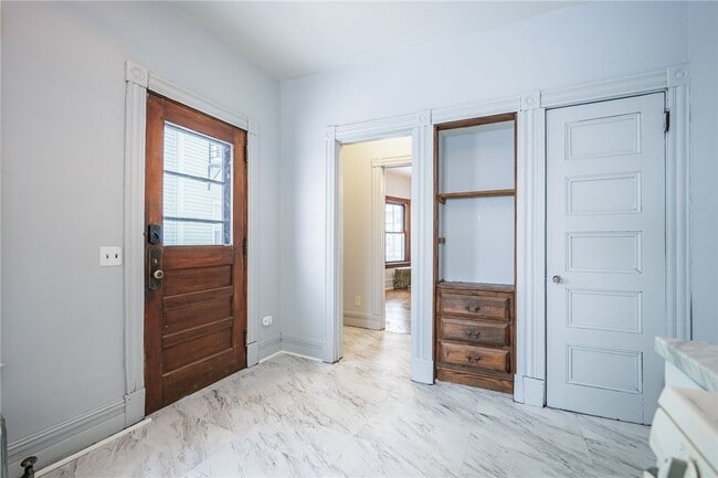 Building Photo - 500 Oxford St