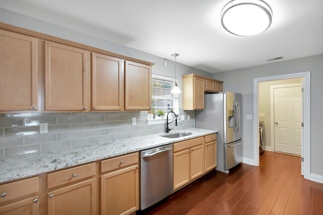 Building Photo - Unbeatable Location – Just 6 Minutes to Do...