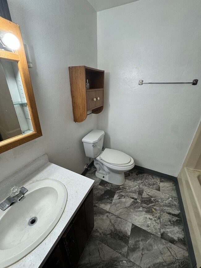 Building Photo - 2-Bedroom 1-Bathroom townhouse in McKeesport!