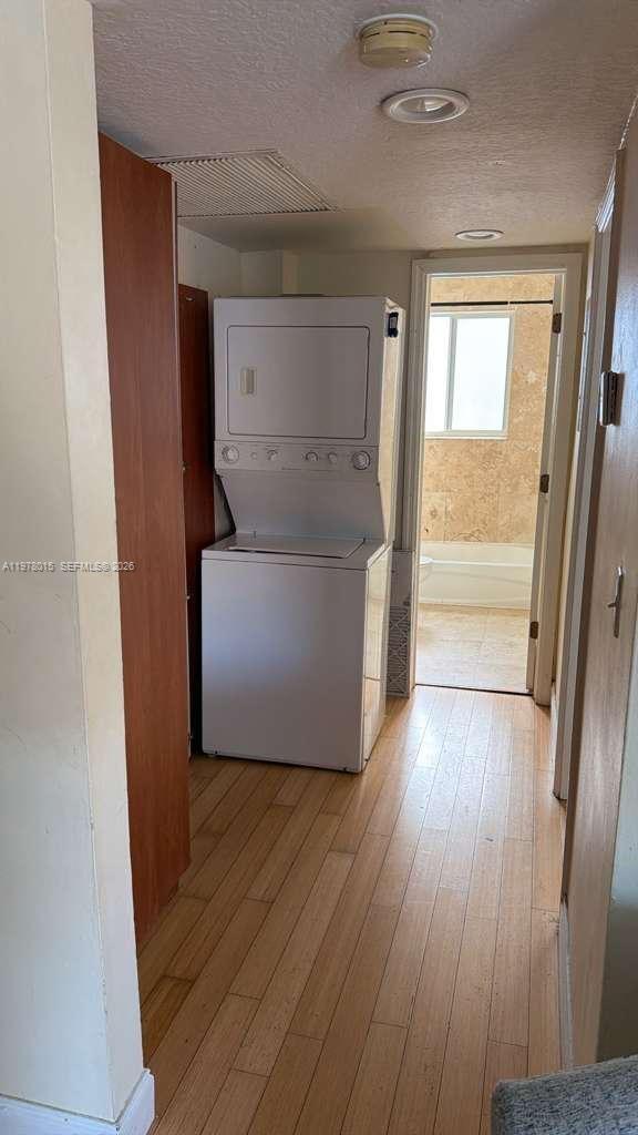 Building Photo - 10101 W Bay Harbor Dr