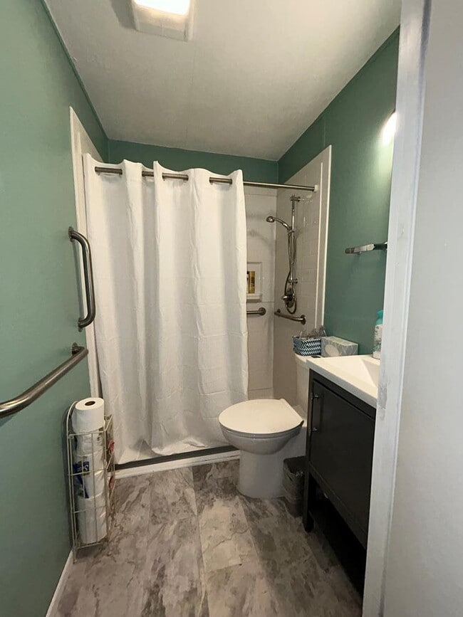 Building Photo - 205 S 11th St