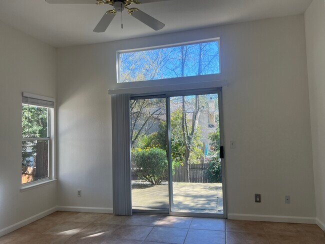 Building Photo - 15264 Medella Cir