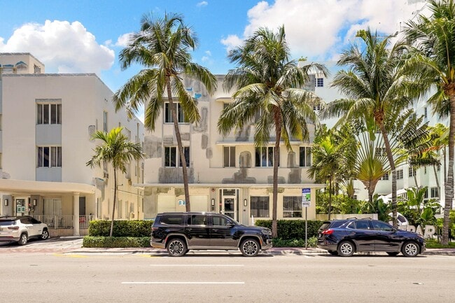 Building Photo - 3710 Collins Ave