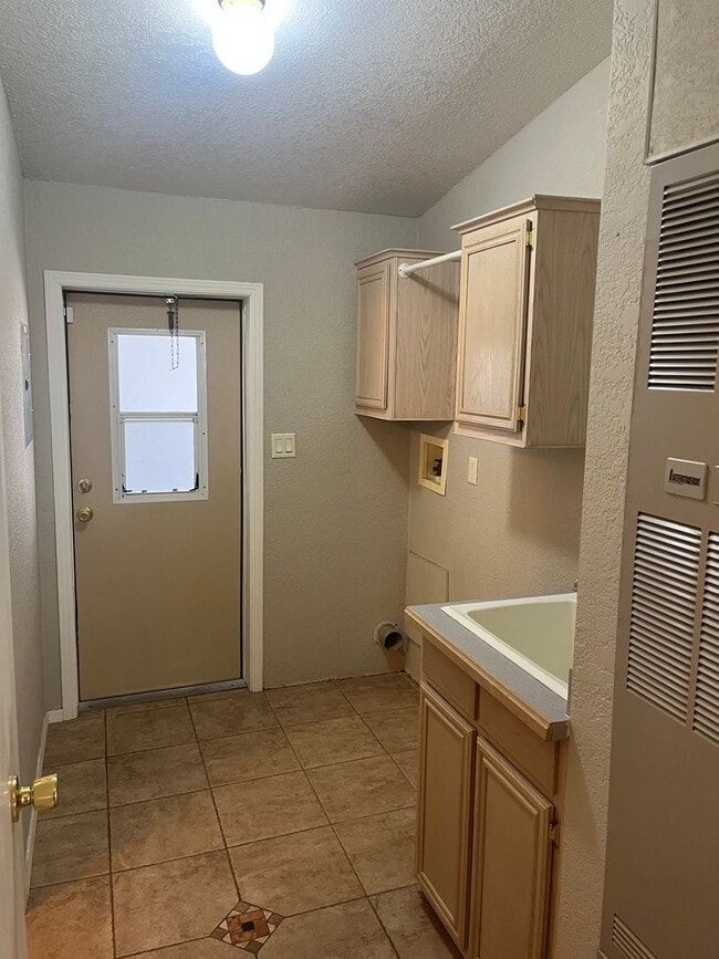 Building Photo - Beautiful 2 Bedroom 2 Bathroom home in Mescal Az. Large front porch and attached carport