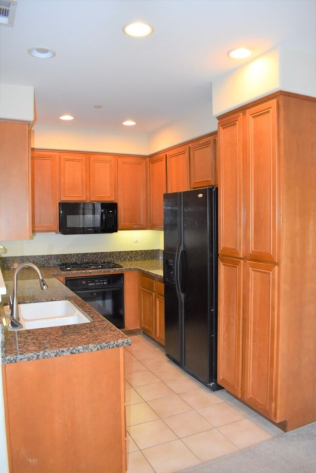Building Photo - 3 Bedroom 2.5 Bath Townhome in Gated Community of Courtyards at Escala- Mission Valley