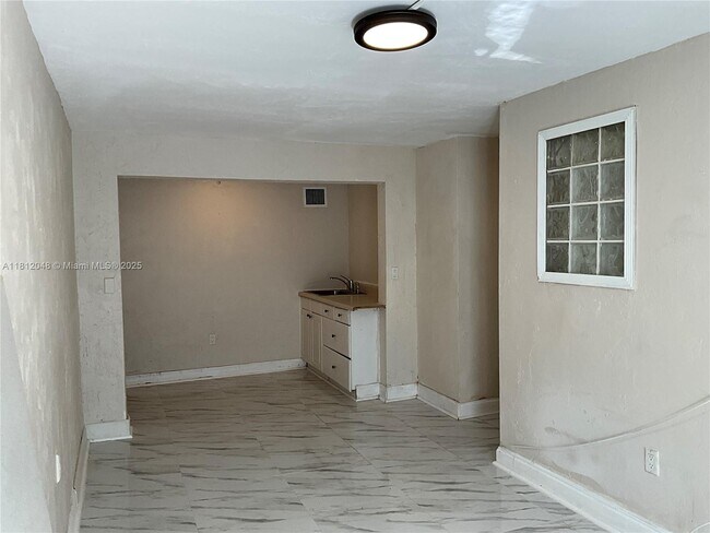 Building Photo - 418 NW 48th St