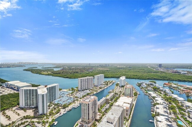 Building Photo - 16001 Collins Ave