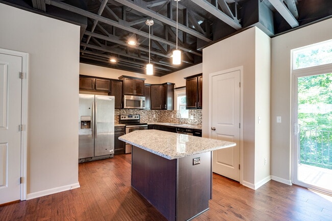 Building Photo - 9581 Tahoe Dr