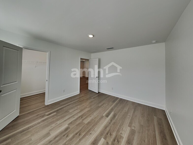 Building Photo - 210 Argea Dr