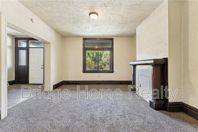 Building Photo - 1250 Blackadore Ave