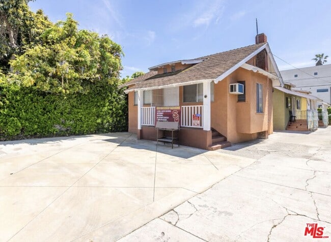 Primary Photo - 1268 W 35th Pl
