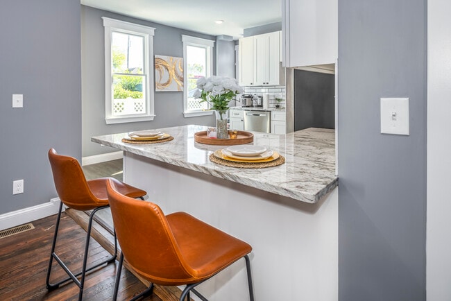 Building Photo - 422 Thornton St