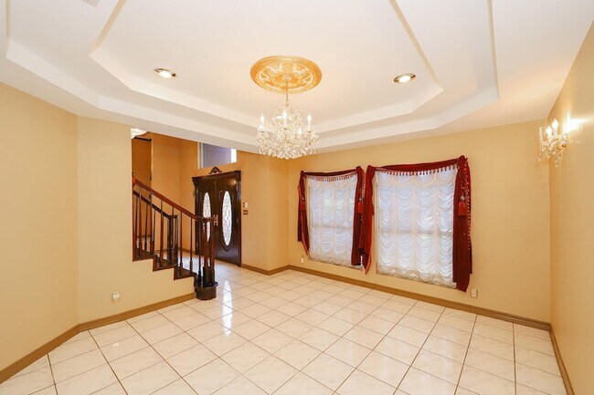 Building Photo - 503 W Avon Ct