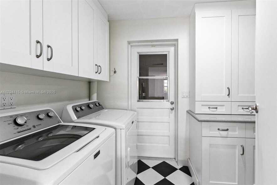 Building Photo - 2070 NE 54th Ct