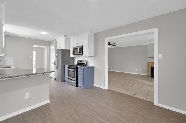 Building Photo - 28903 Atherstone St