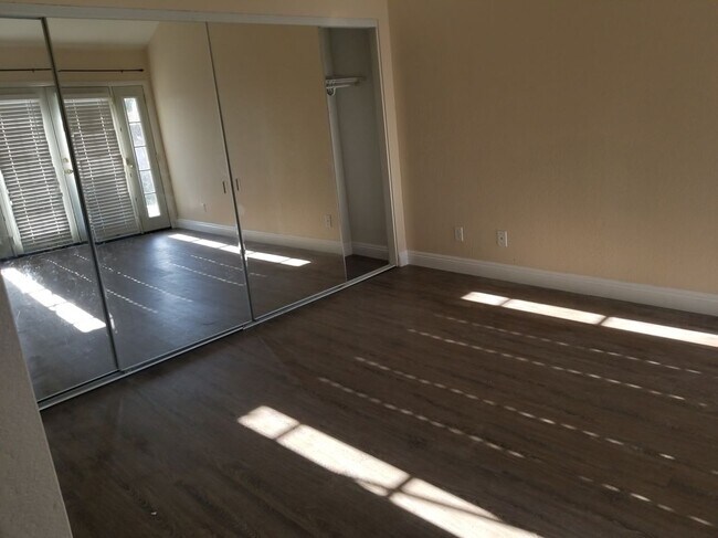 Building Photo - 10943 Countryview