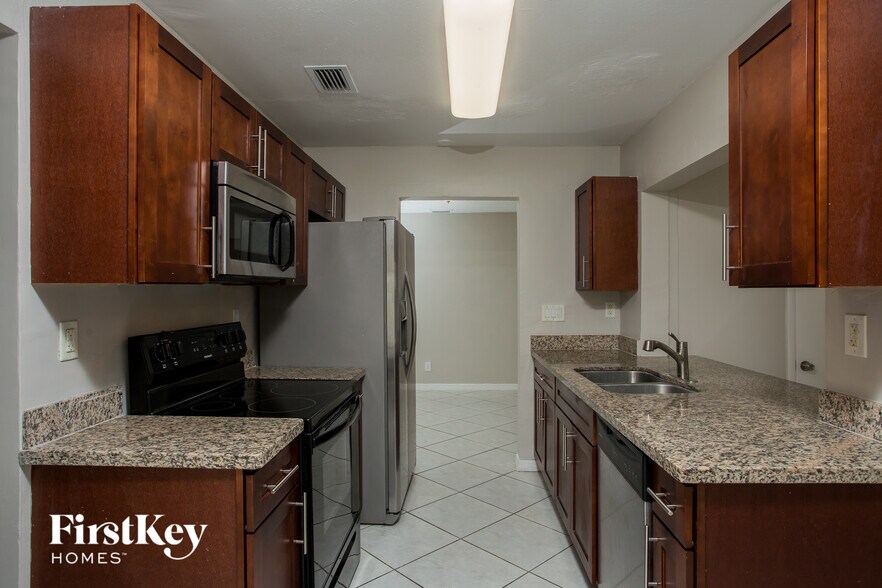 Building Photo - 3430 NW 34th St