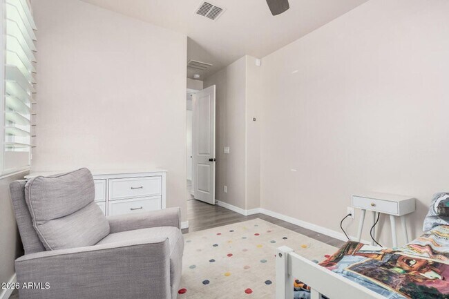 Building Photo - SFH 4-3