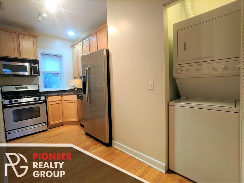 Building Photo - 3248 N Clifton Ave