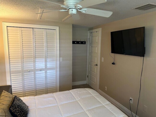 Building Photo - 1980 Tahitian Pl