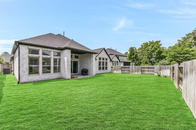 Building Photo - 11927 Carillon Forest Dr