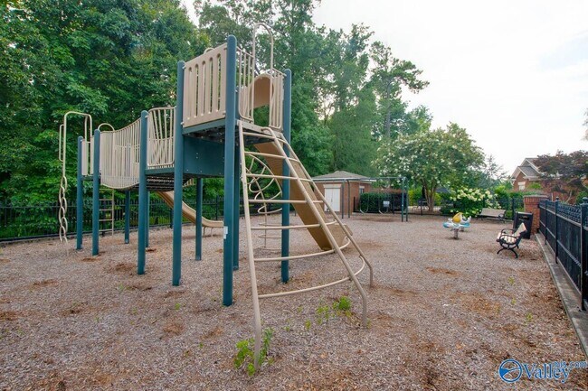 Building Photo - 32 Hillcrest Ave NW