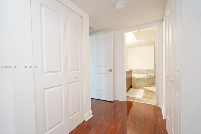 Building Photo - 2641 N Flamingo Rd