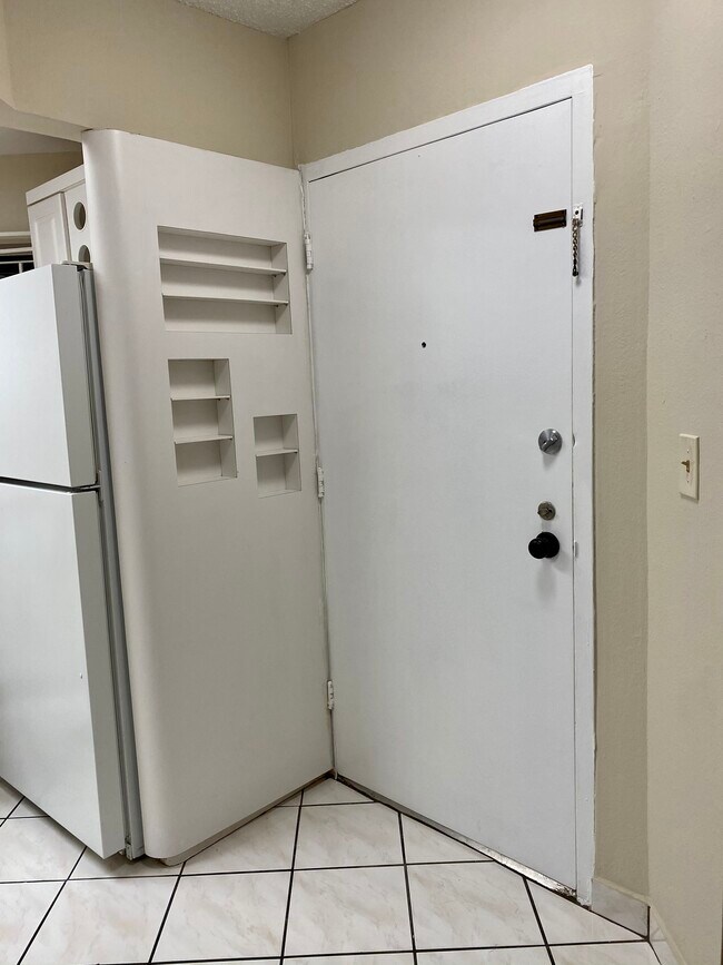 entrance - 1750 W 46th St